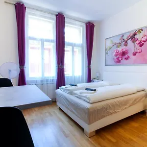 https://bouquet-apartments.praguehotelsweb.com